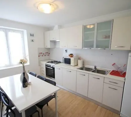 Mijat Apartament *