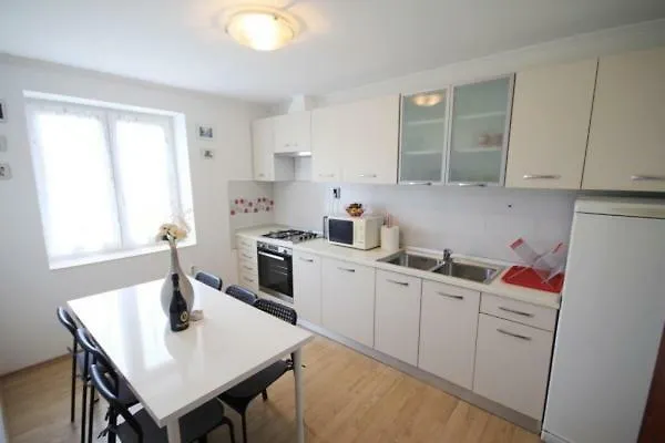 Mijat Διαμέρισμα *